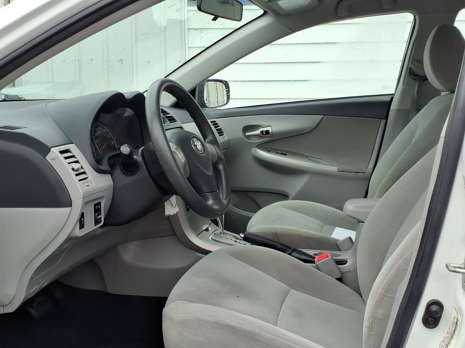 Used 2013 Toyota Corolla LE FWD image 7