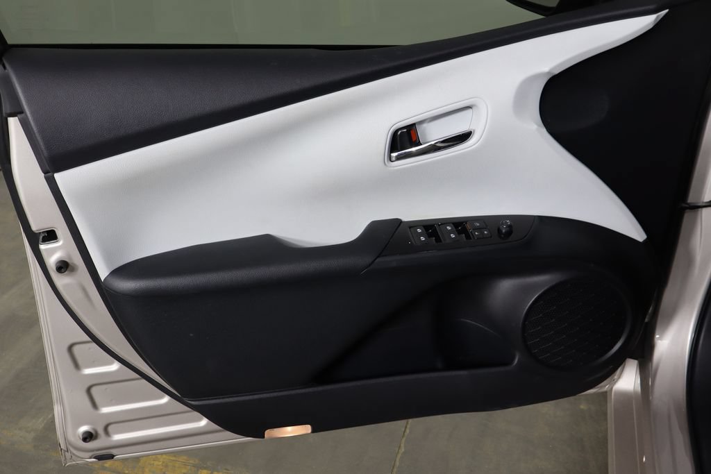 Used 2017 Toyota Prius Prime Premium FWD image 17