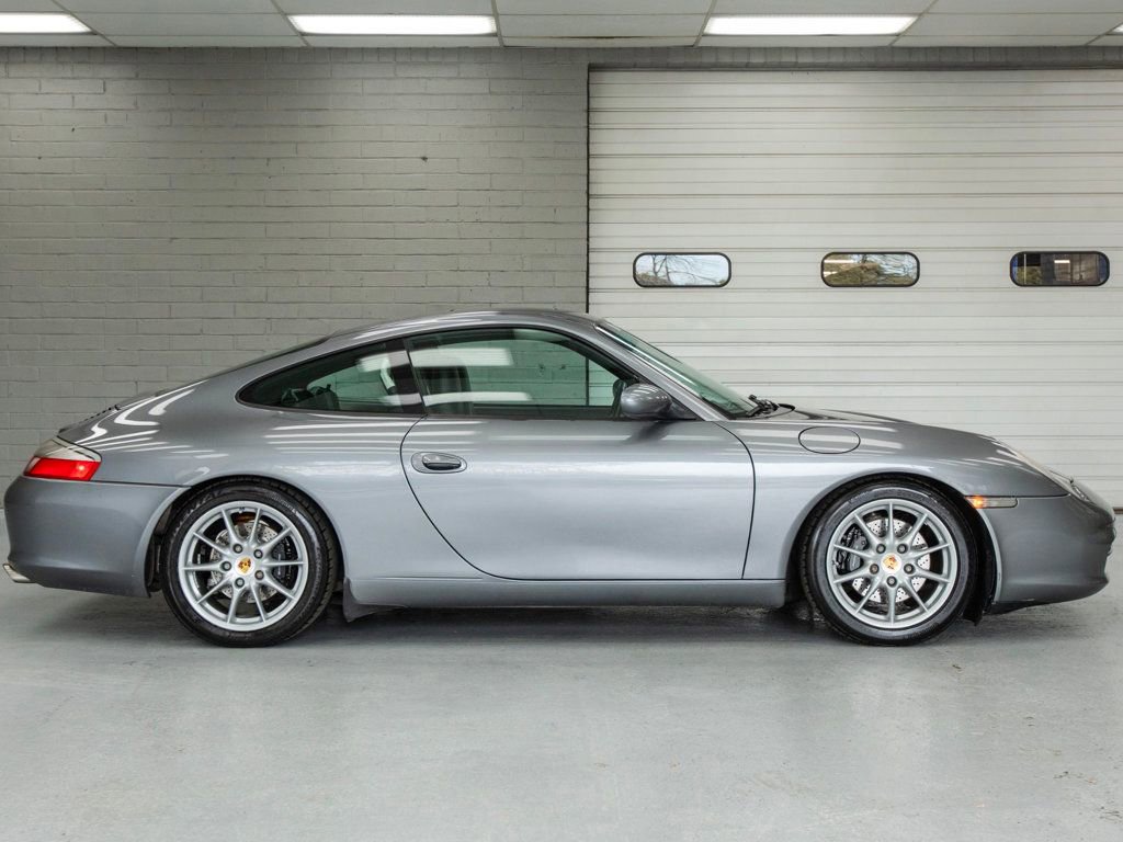 Used 2003 Porsche 911 Carrera RWD image 3