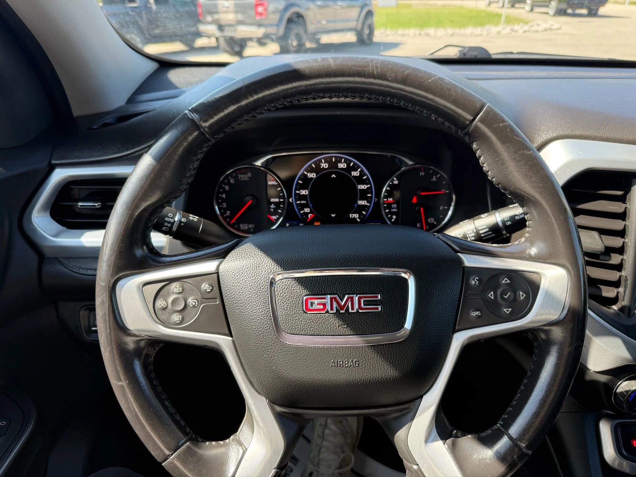 Used 2020 GMC Acadia SLT w/ Driver Alert Package II image 13