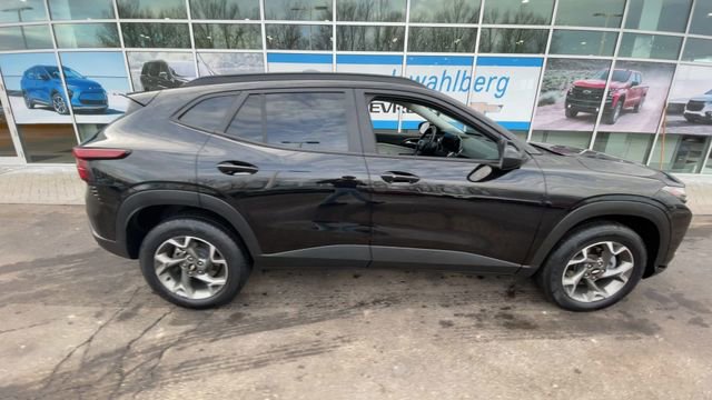 Certified 2025 Chevrolet Trax LT w/ LT Convenience Package image 9