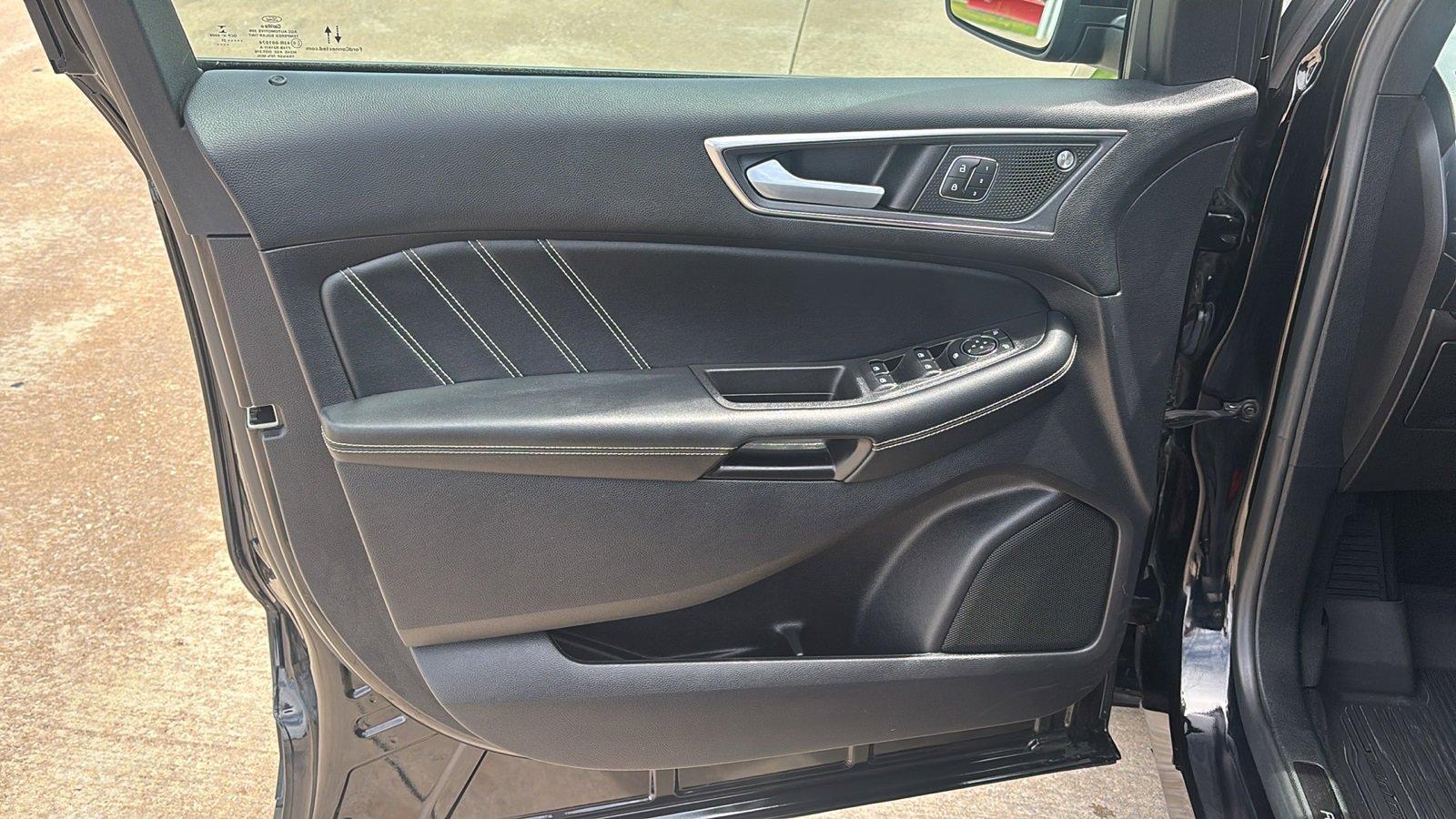 Used 2021 Ford Edge ST image 24