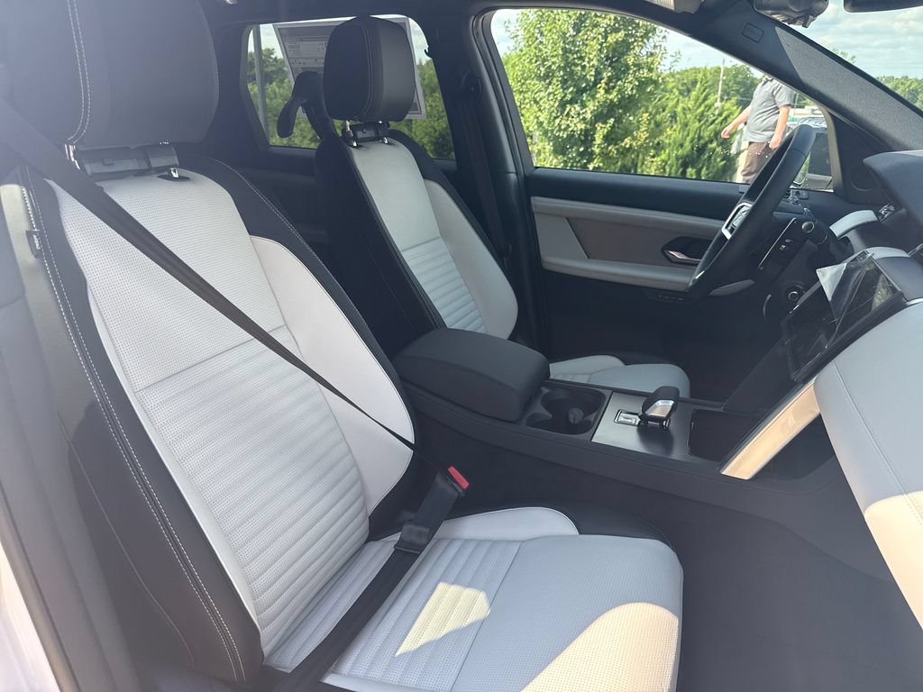 New 2026 Land Rover Discovery Sport Landmark AWD/4WD image 15