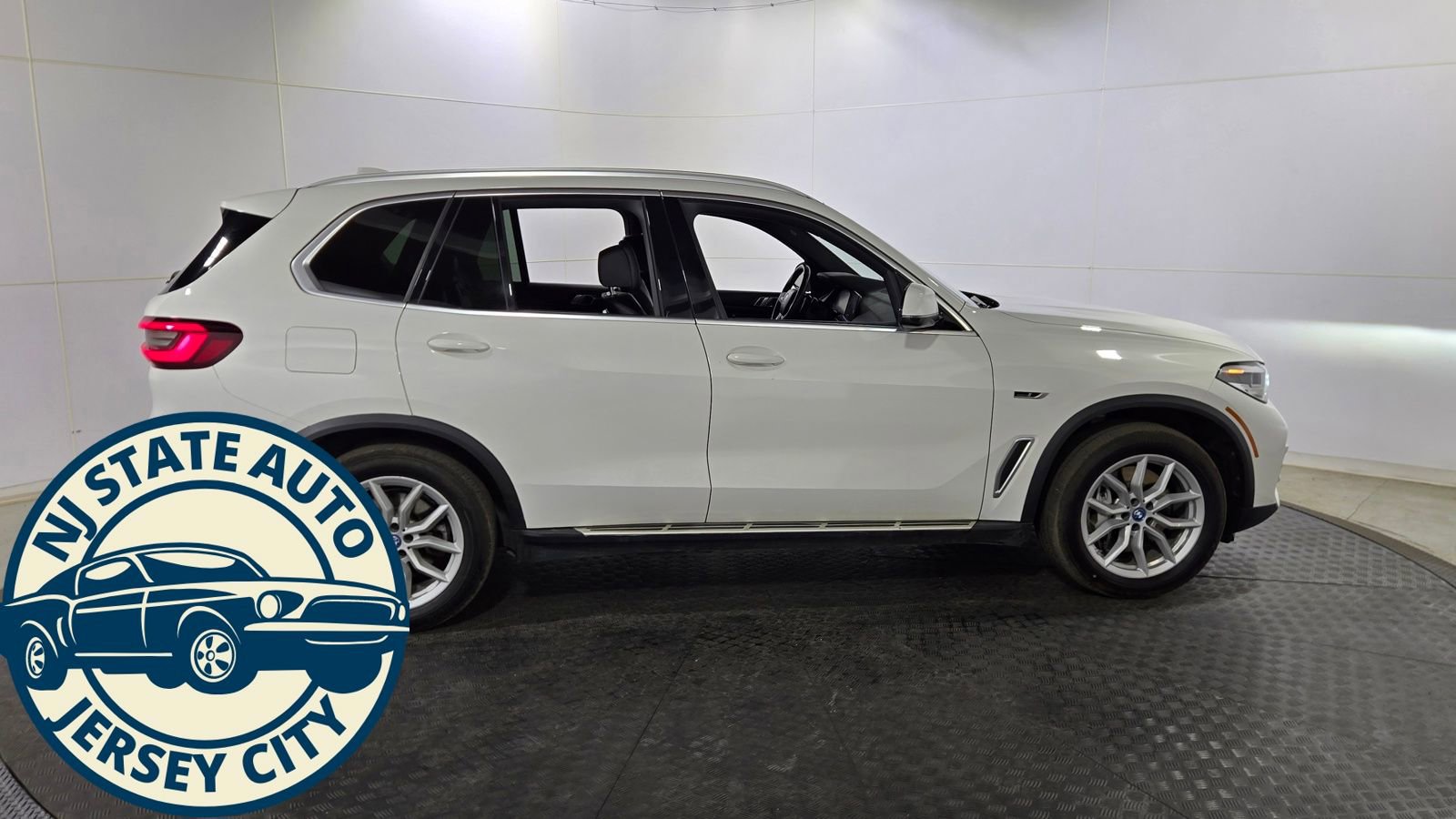Used 2023 BMW X5 xDrive45e w/ Climate Comfort Package image 8
