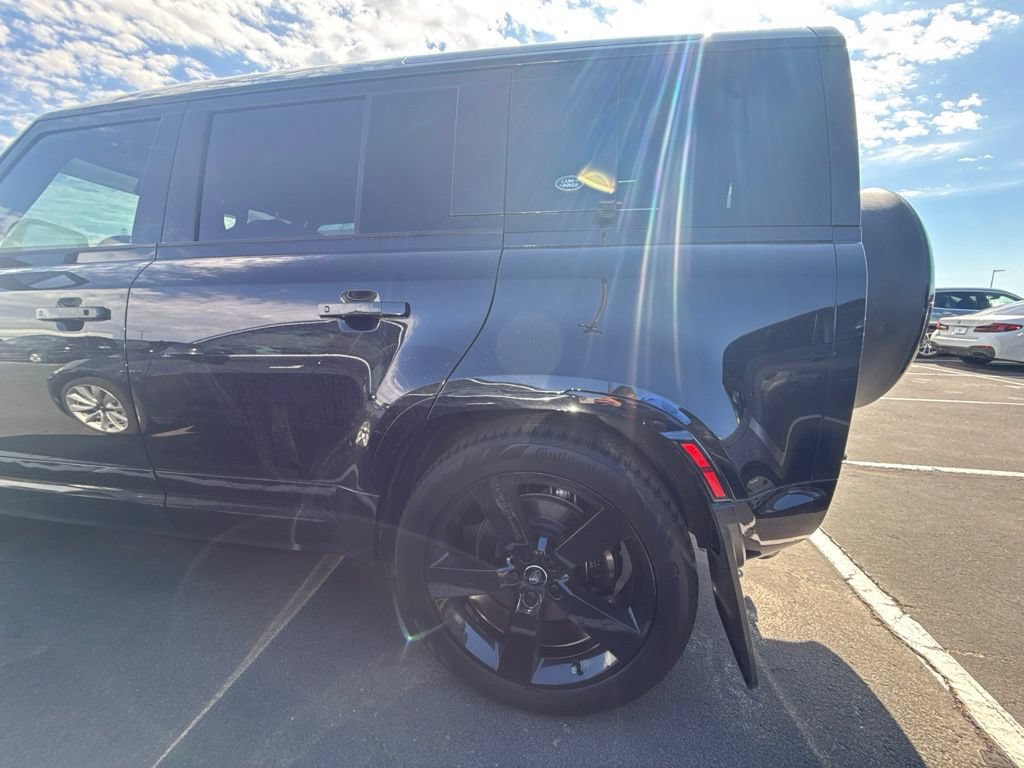Used 2023 Land Rover Defender 110 V8 AWD/4WD image 7
