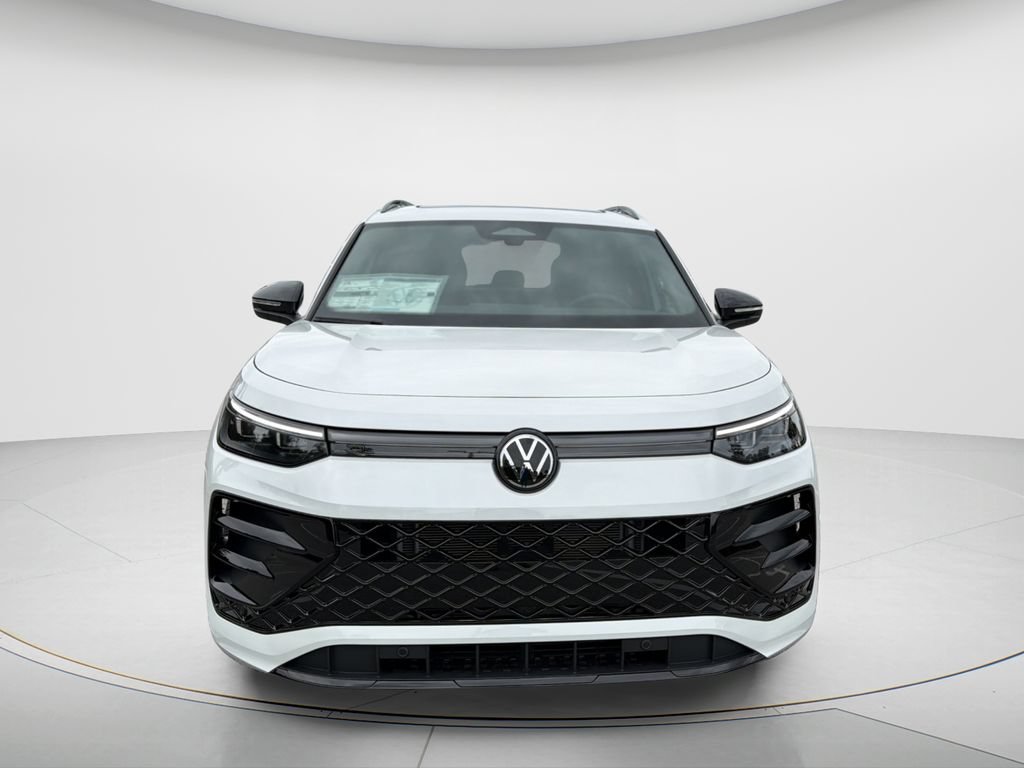New 2026 Volkswagen Tiguan SE R-Line FWD image 2