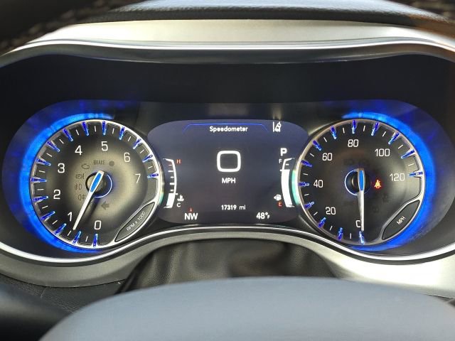 Used 2025 Chrysler Pacifica Limited FWD image 29