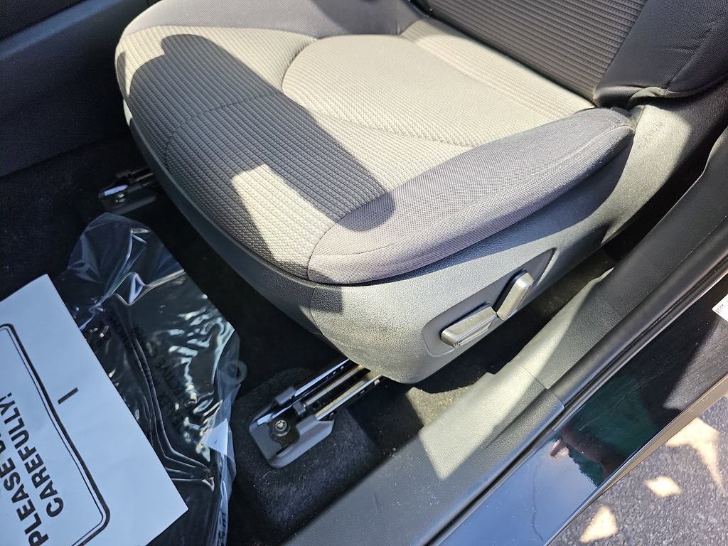 Used 2023 Toyota Highlander L image 33