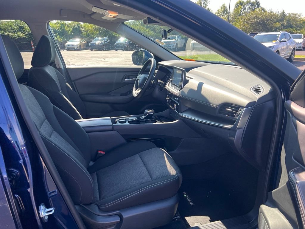 Used 2025 Nissan Rogue SV AWD/4WD image 10