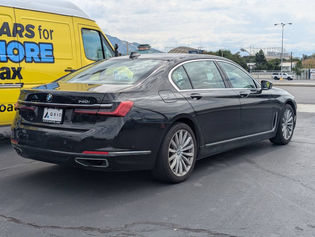 Used 2022 BMW 740i w/ Premium Package RWD image 4