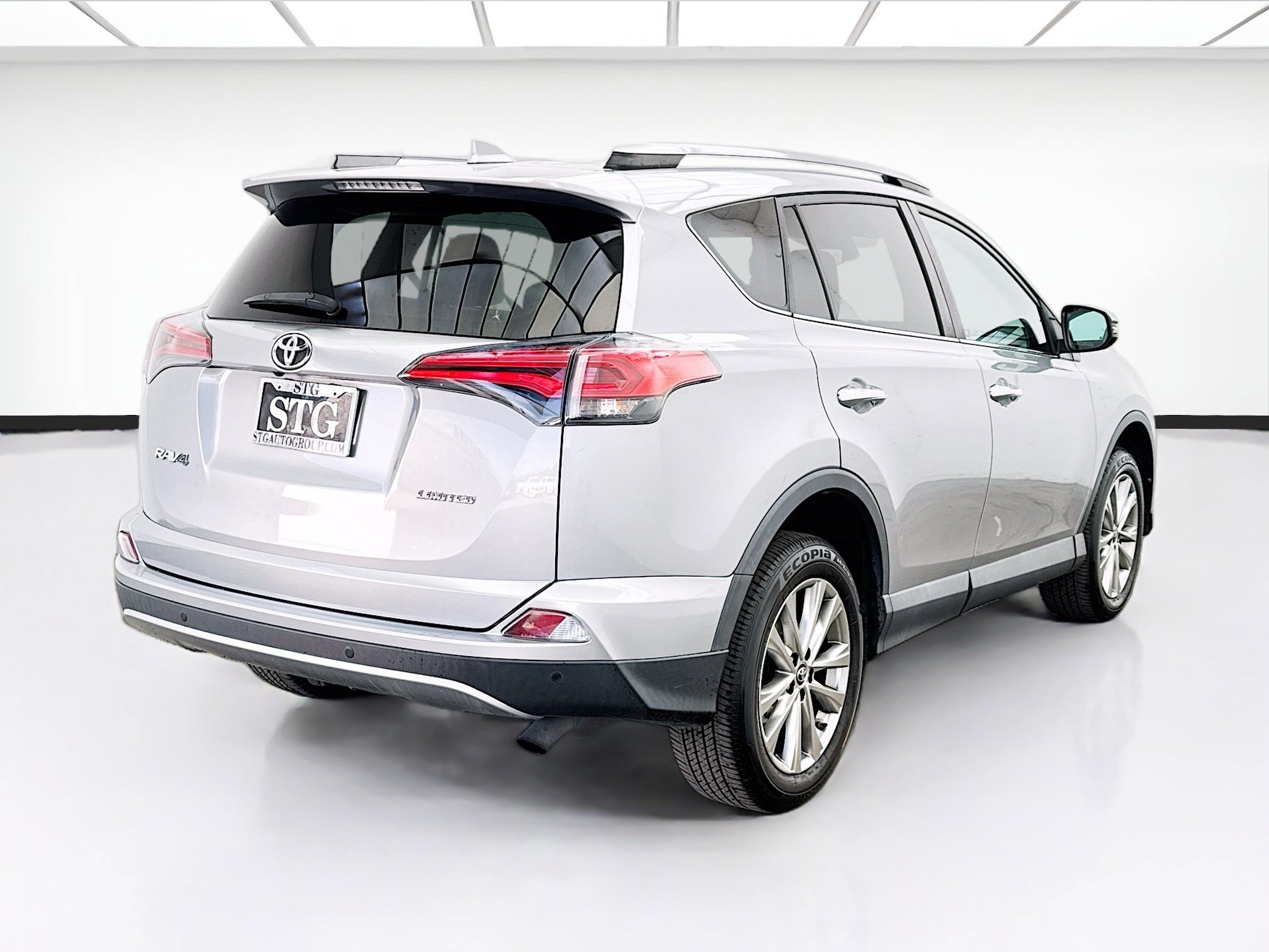 Used 2018 Toyota RAV4 Limited w/ Advanced Technology Package image 4