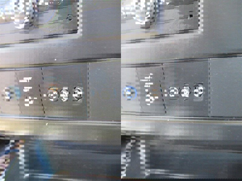 Used 2018 Chevrolet Express 2500 Extended image 31