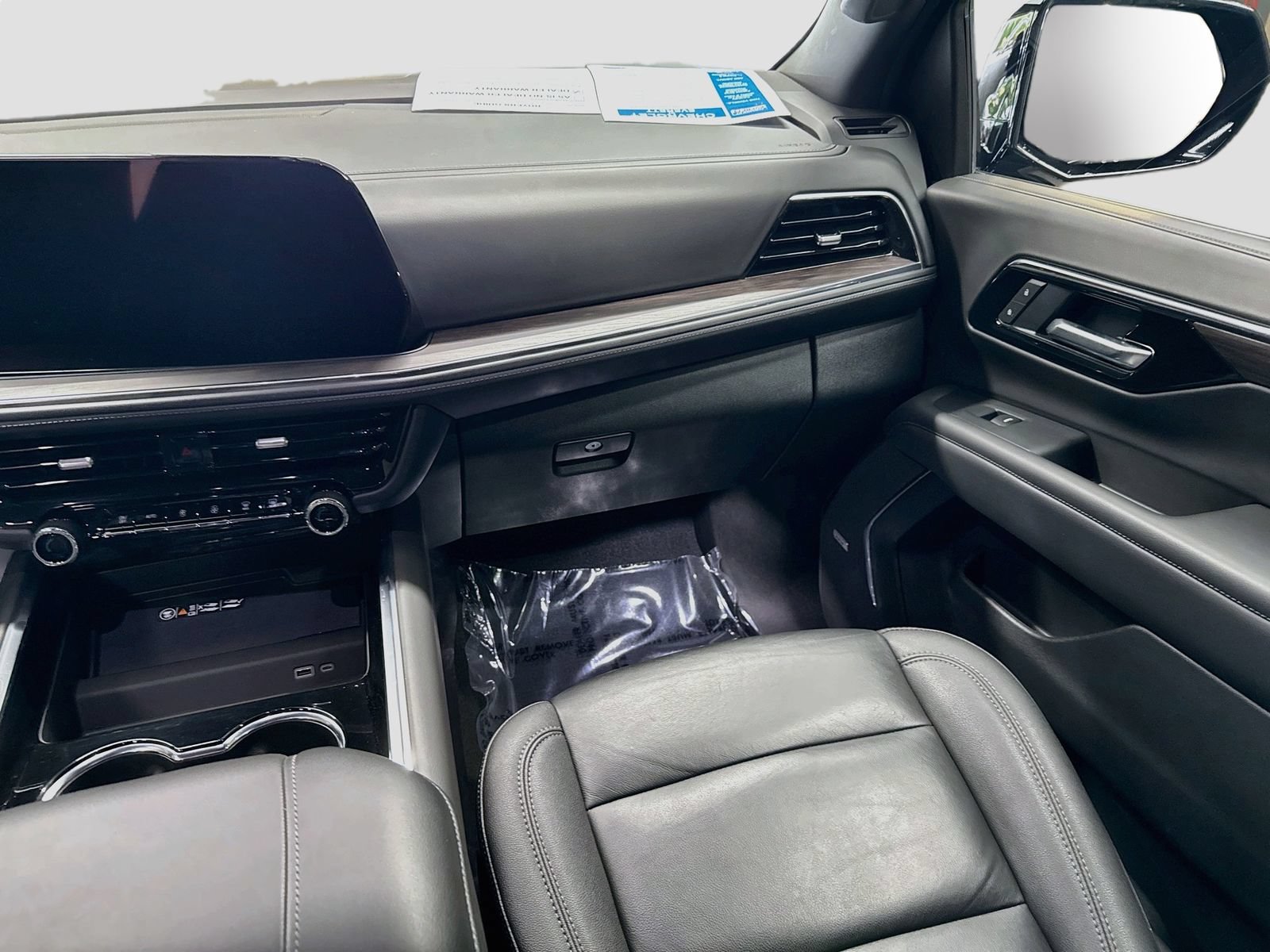 Used 2025 Chevrolet Tahoe Z71 w/ Z71 Off-Road Package AWD/4WD image 28
