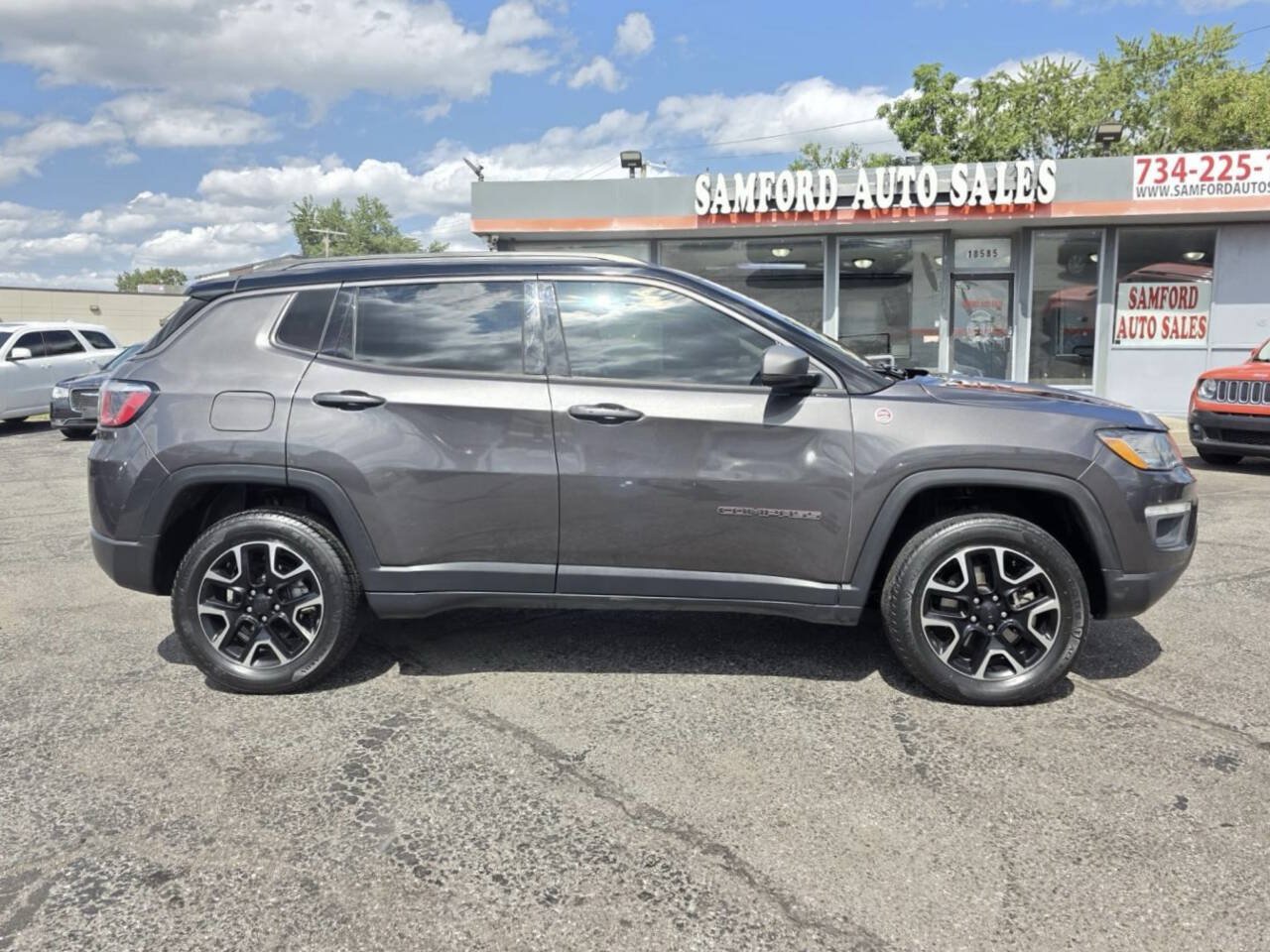 Used 2019 Jeep Compass Trailhawk w/ Leather Interior Group AWD/4WD image 9