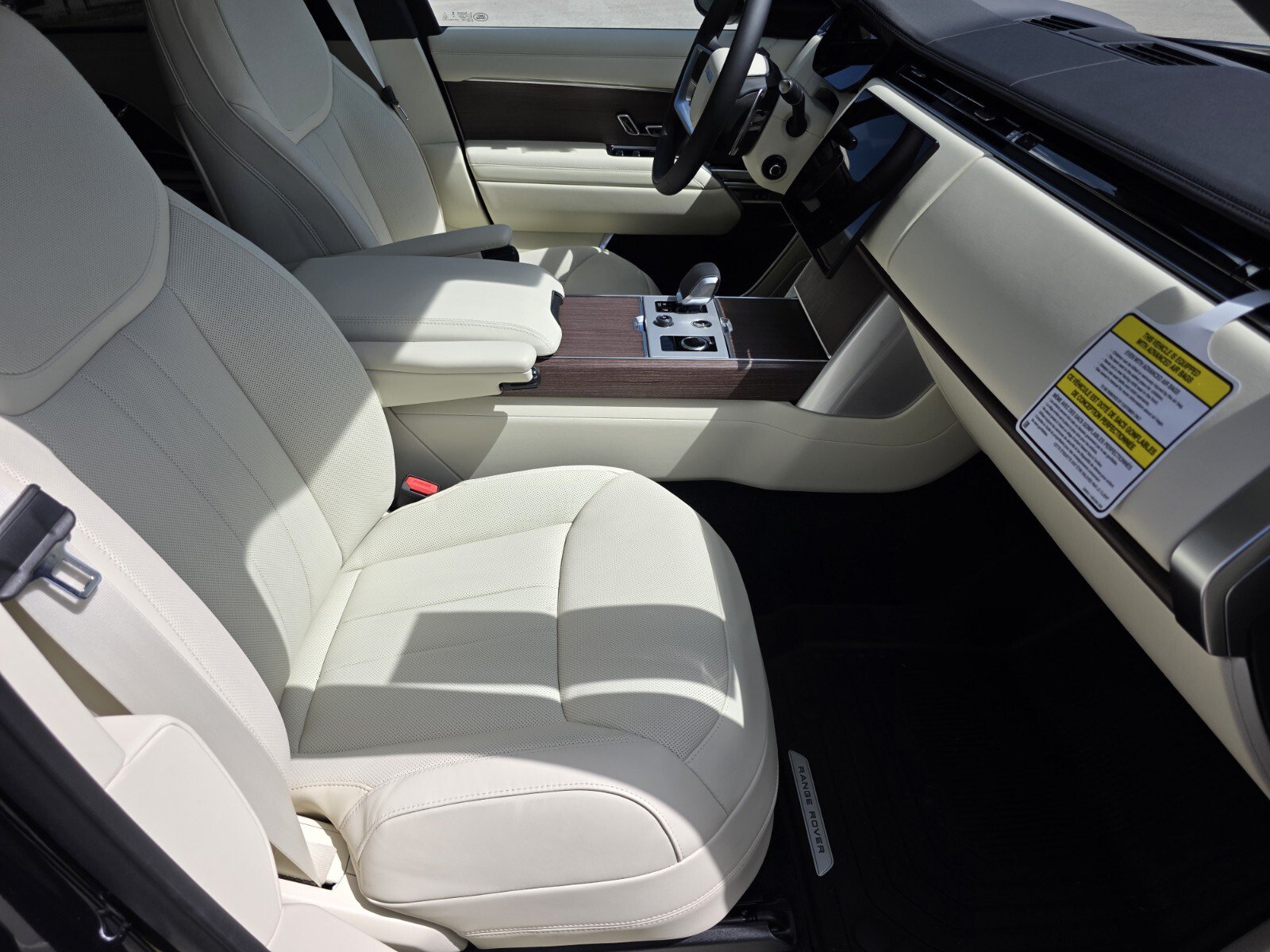 New 2027 Land Rover Range Rover Long Wheelbase SE AWD/4WD image 3