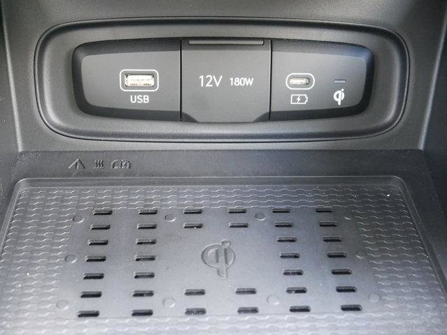 Used 2023 Hyundai Venue Limited image 19