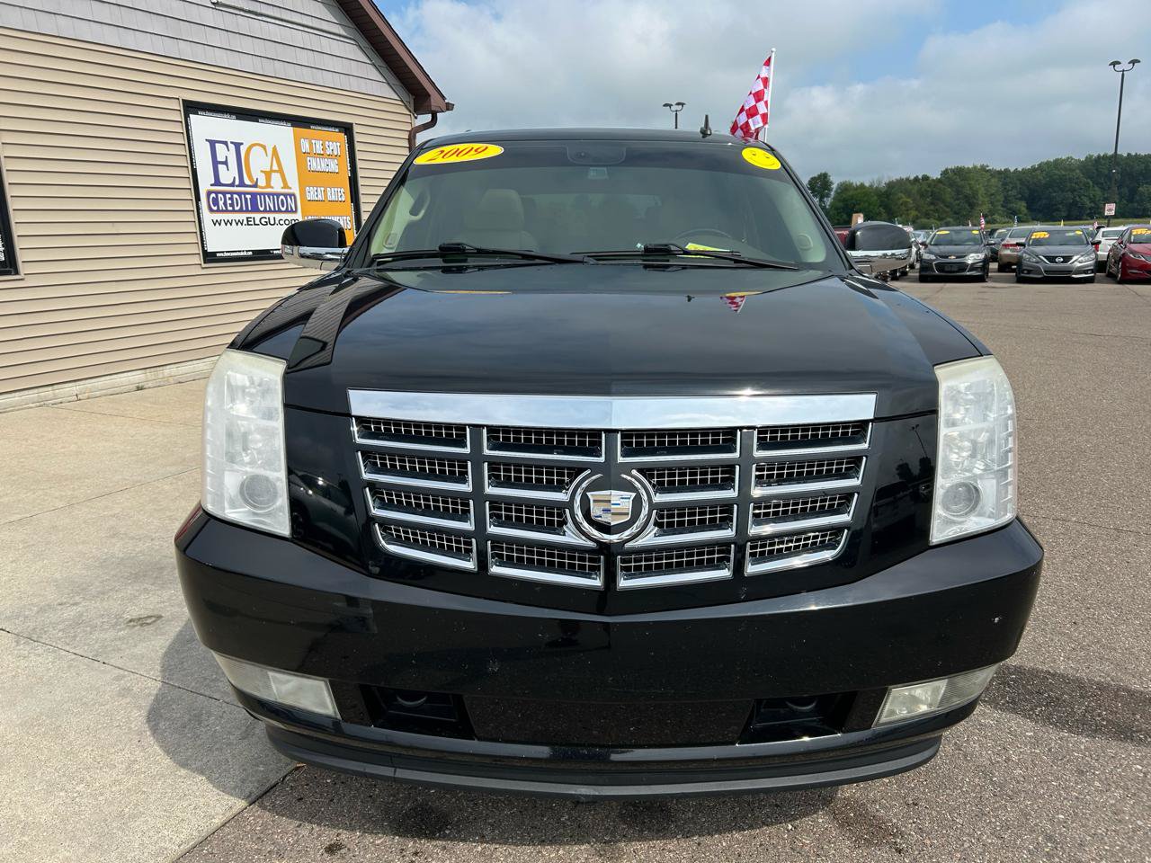 Used 2009 Cadillac Escalade AWD image 2