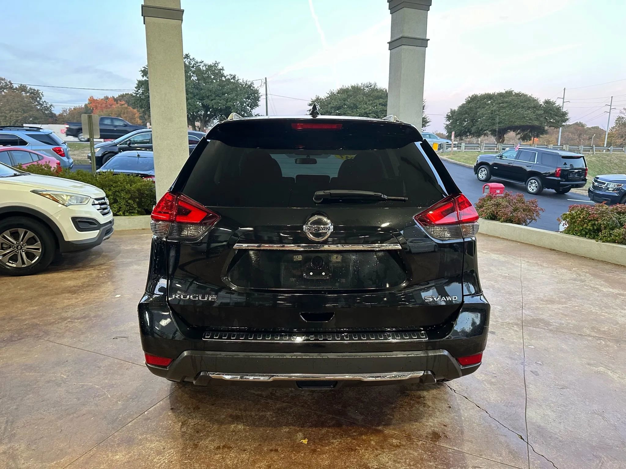 Used 2017 Nissan Rogue SV w/ SV Premium Package image 5