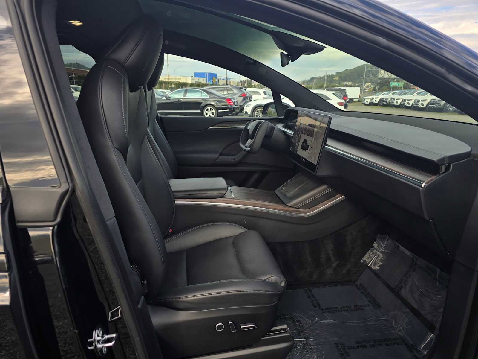 Used 2022 Tesla Model X image 11