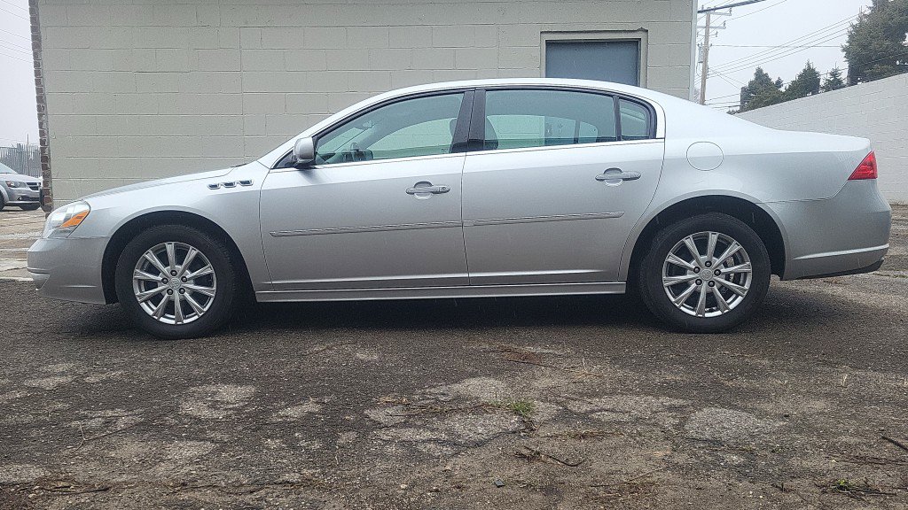Used 2010 Buick Lucerne CXL w/ Driver Confidence Package image 5