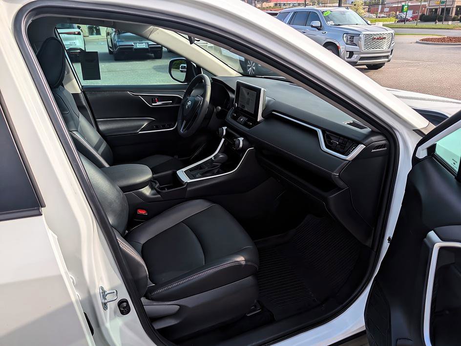 Used 2023 Toyota RAV4 XLE Premium image 12