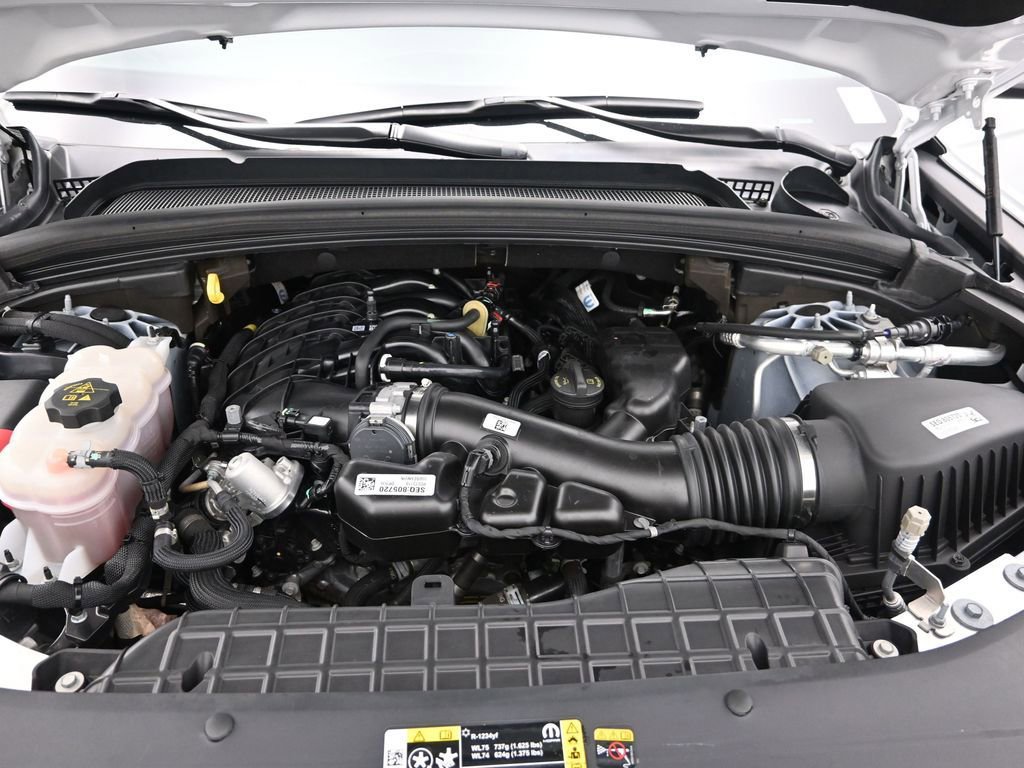 Used 2023 Jeep Grand Cherokee Laredo AWD/4WD image 24