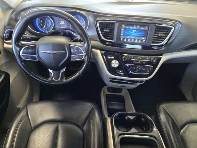 Used 2020 Chrysler Pacifica Touring-L image 29