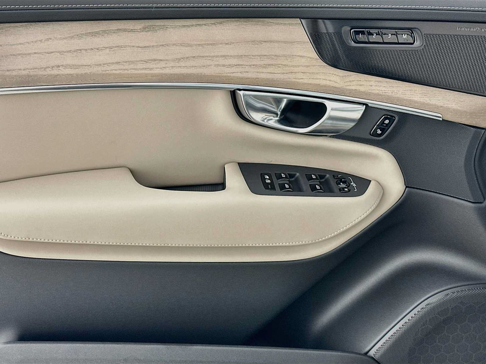 New 2027 Volvo XC90 B6 Plus AWD/4WD image 16