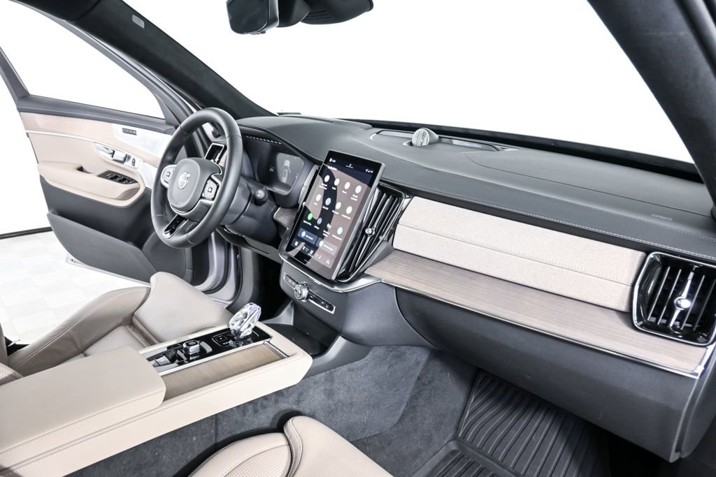 Certified 2026 Volvo XC90 T8 Ultra image 27