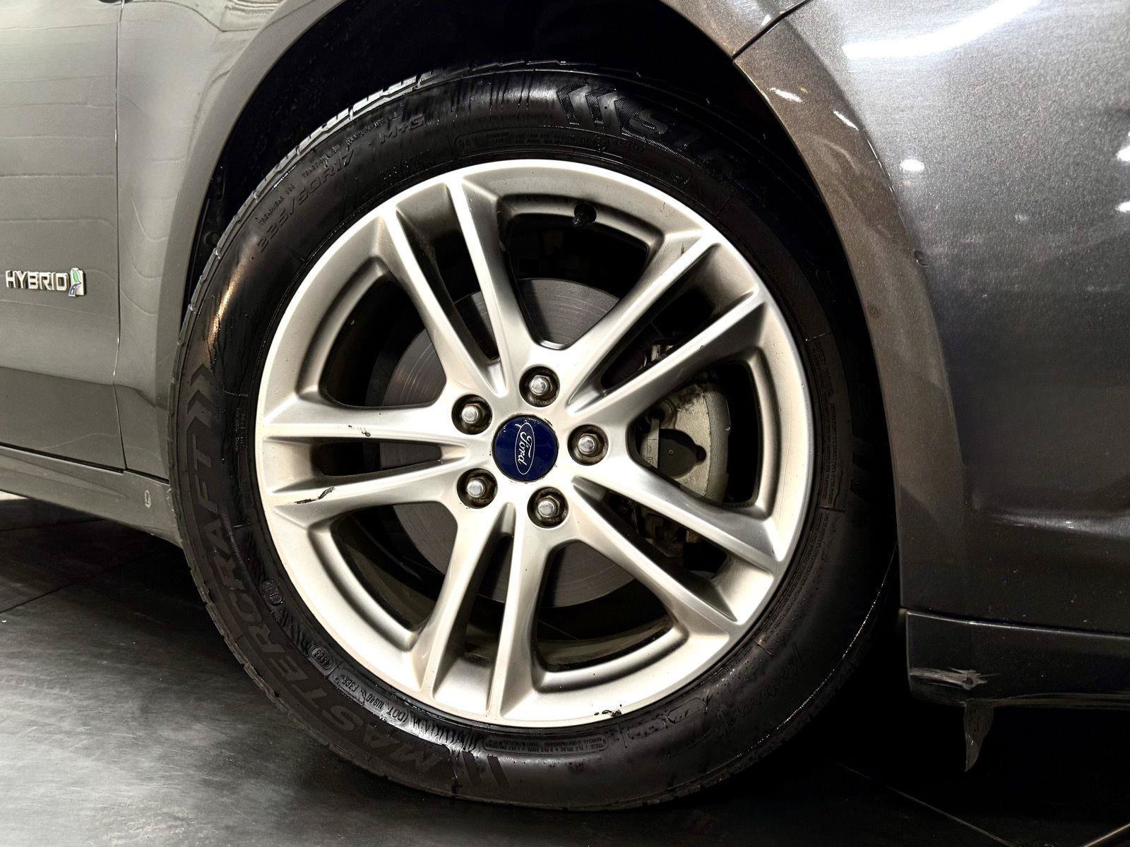 Used 2016 Ford Fusion SE FWD image 11