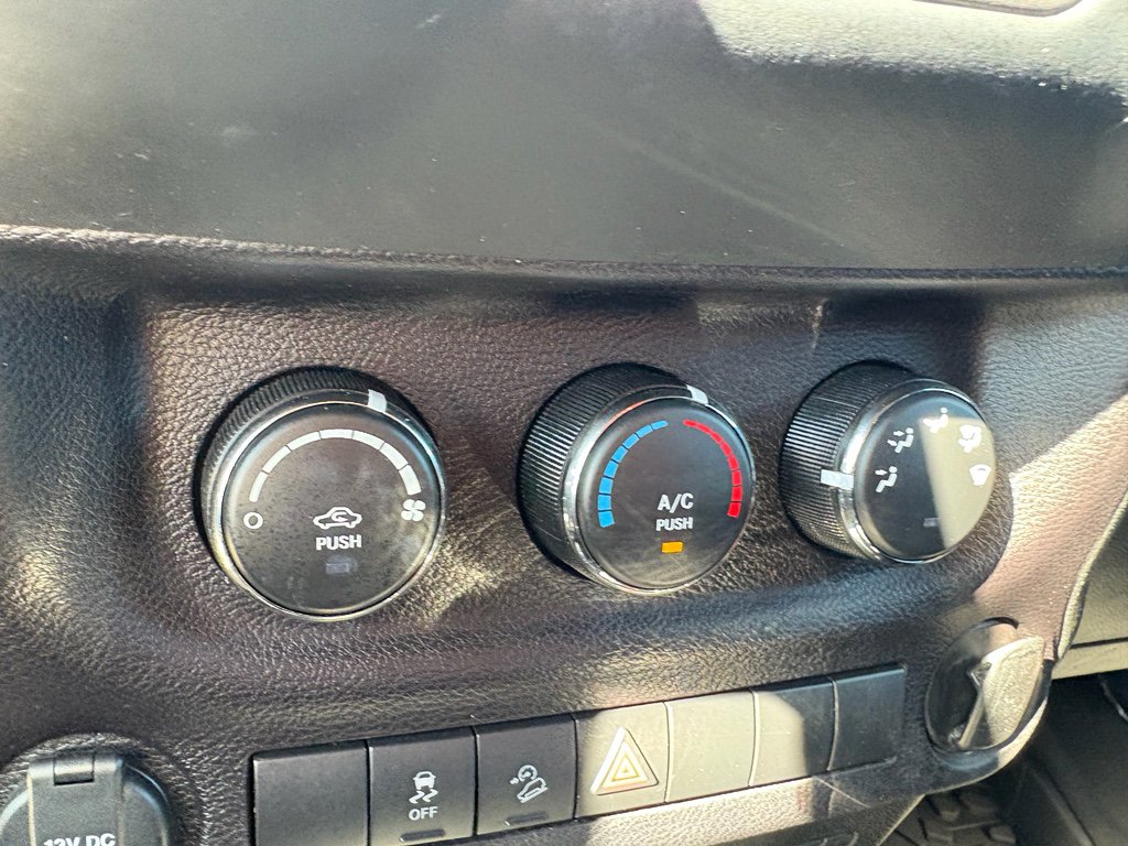 Used 2018 Jeep Wrangler Golden Eagle image 19