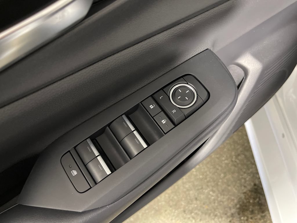 New 2026 Toyota Prius Plug-In Hybrid FWD image 16