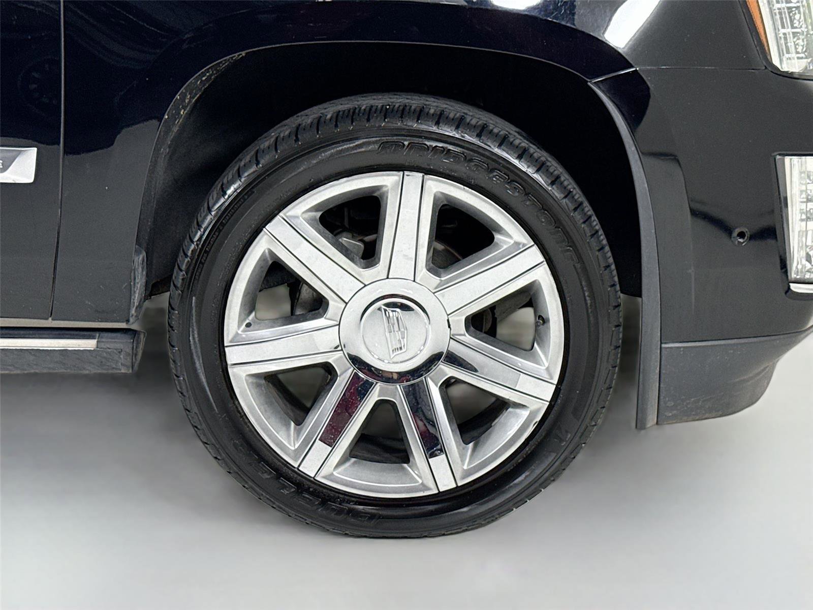 Used 2018 Cadillac Escalade Premium Luxury AWD/4WD image 39
