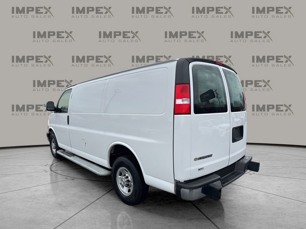 Used 2024 Chevrolet Express 2500 w/ Driver Convenience Package RWD image 3