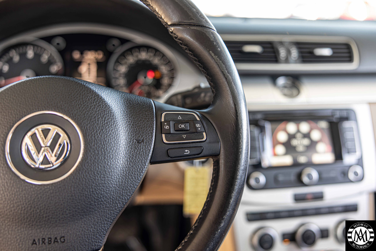 Used 2015 Volkswagen CC R-Line image 23