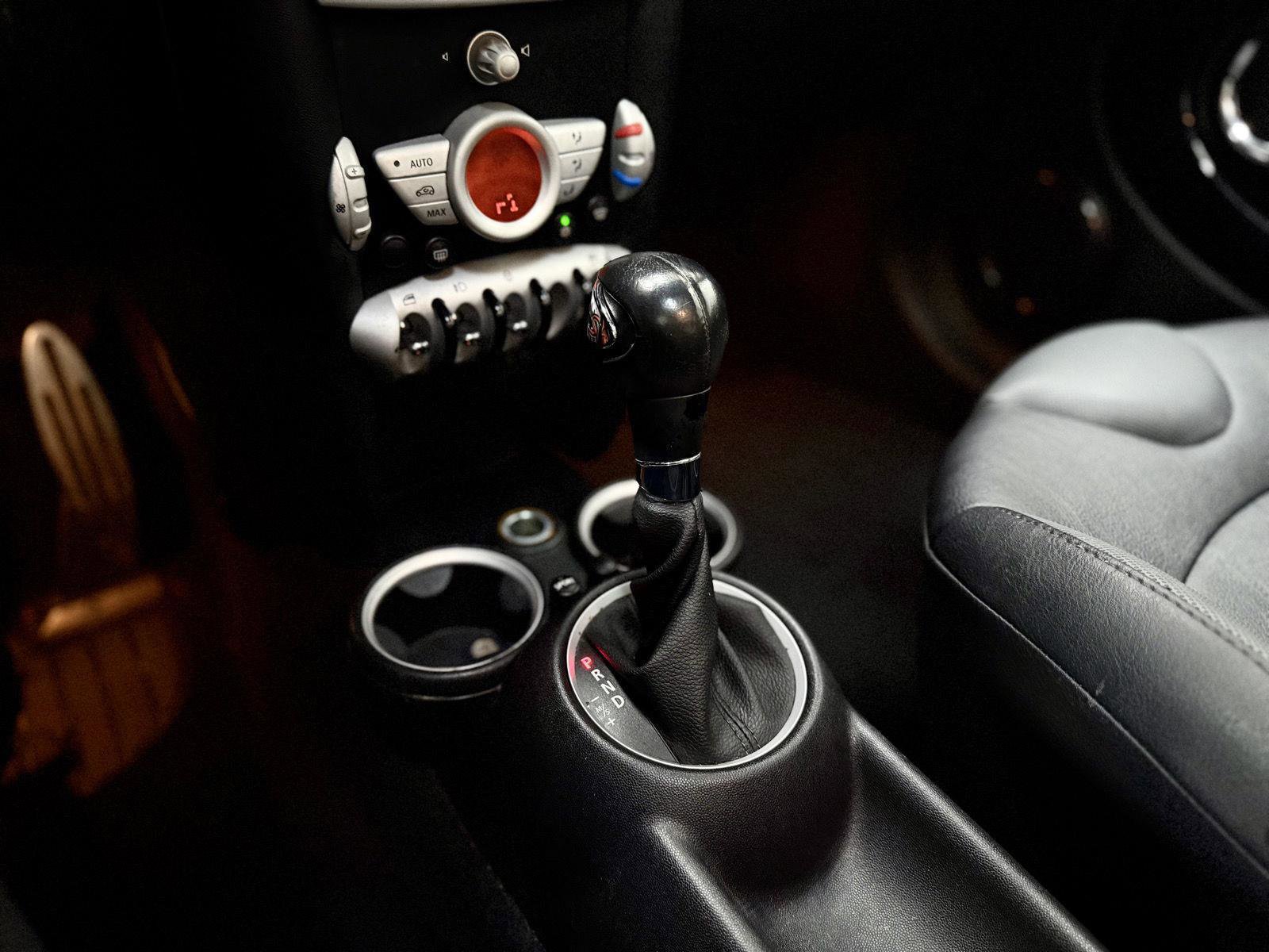 Used 2010 MINI Cooper S w/ Premium Pkg image 17