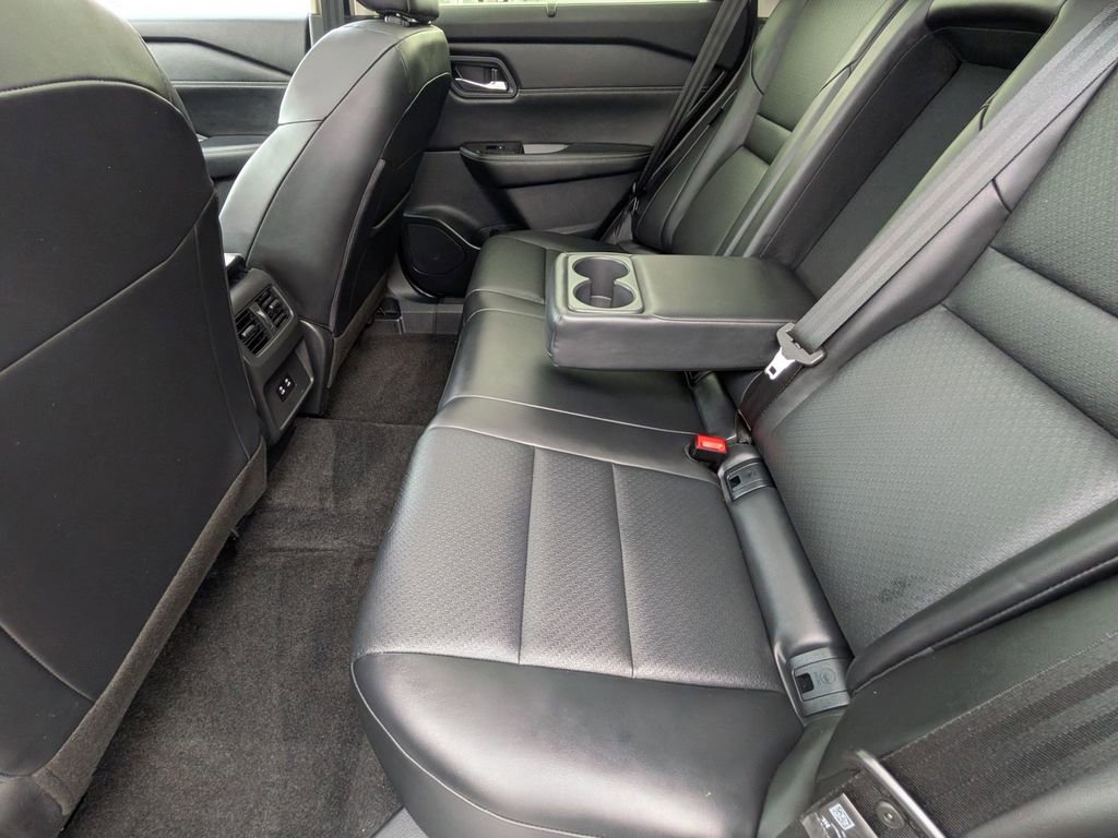 Used 2024 Nissan Rogue SV w/ SV Premium Package image 20