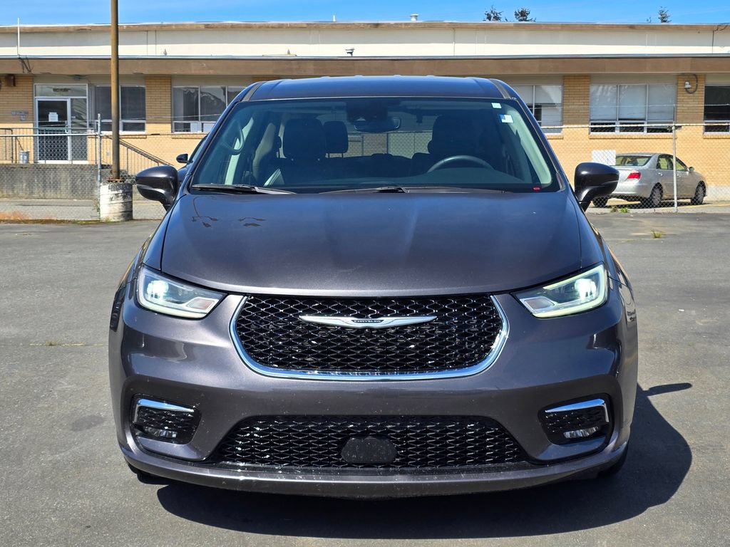 Used 2023 Chrysler Pacifica Touring-L FWD image 3