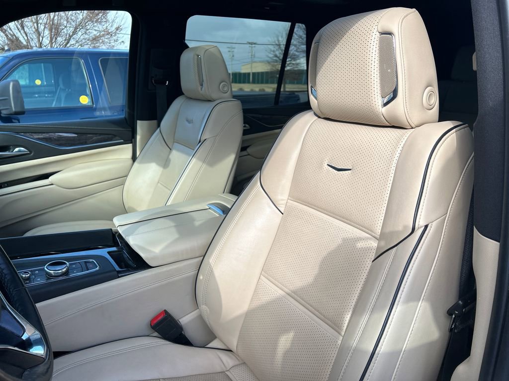 Certified 2023 Cadillac Escalade Premium Luxury w/ LPO, Radiant Package image 15