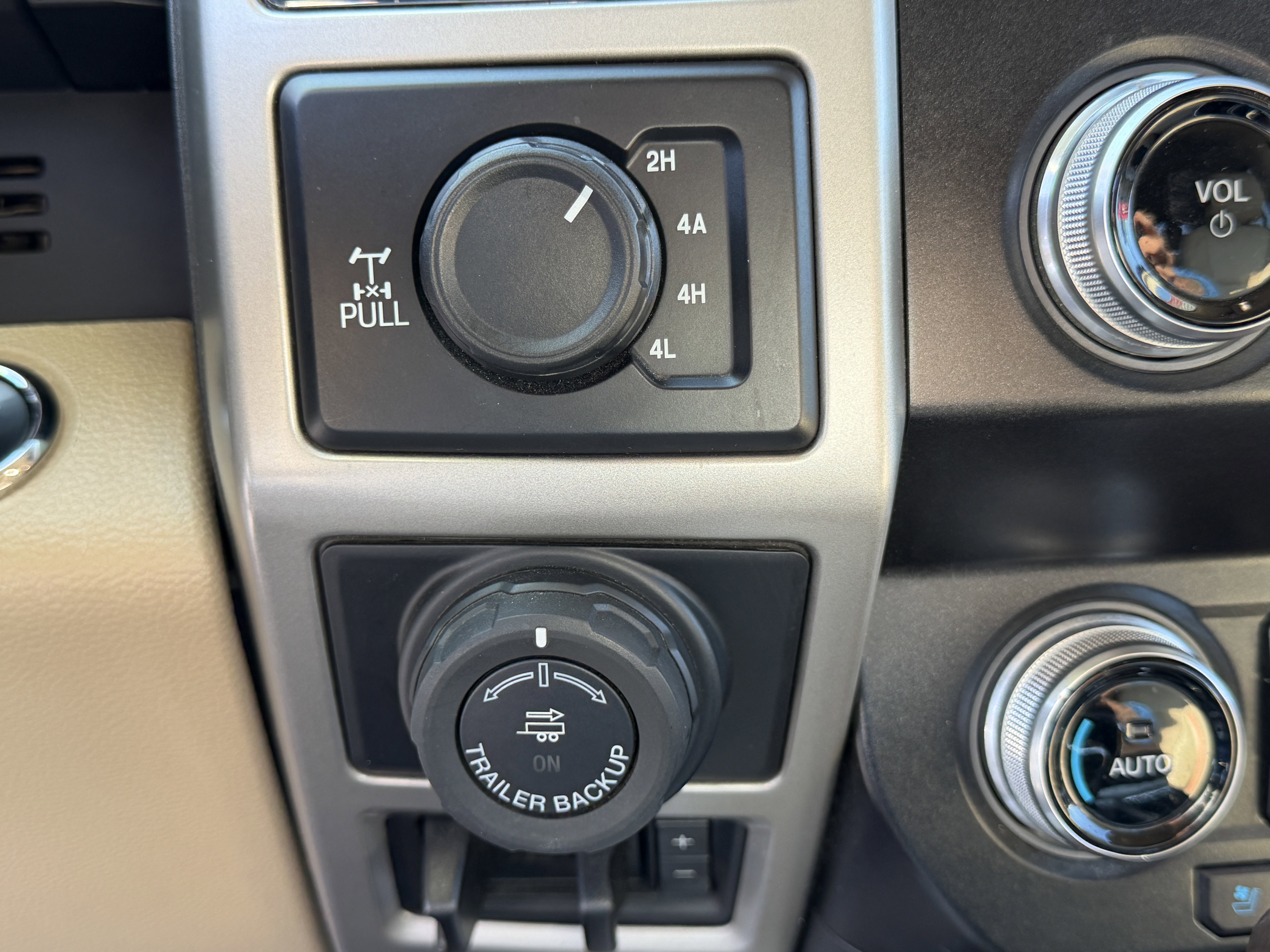 Certified 2019 Ford F150 Lariat w/ Equipment Group 502A Luxury AWD/4WD image 17