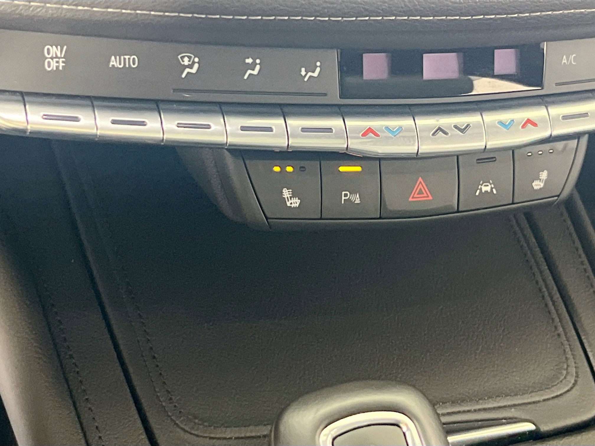 Used 2019 Cadillac XT4 Premium Luxury w/ Technology Package image 19
