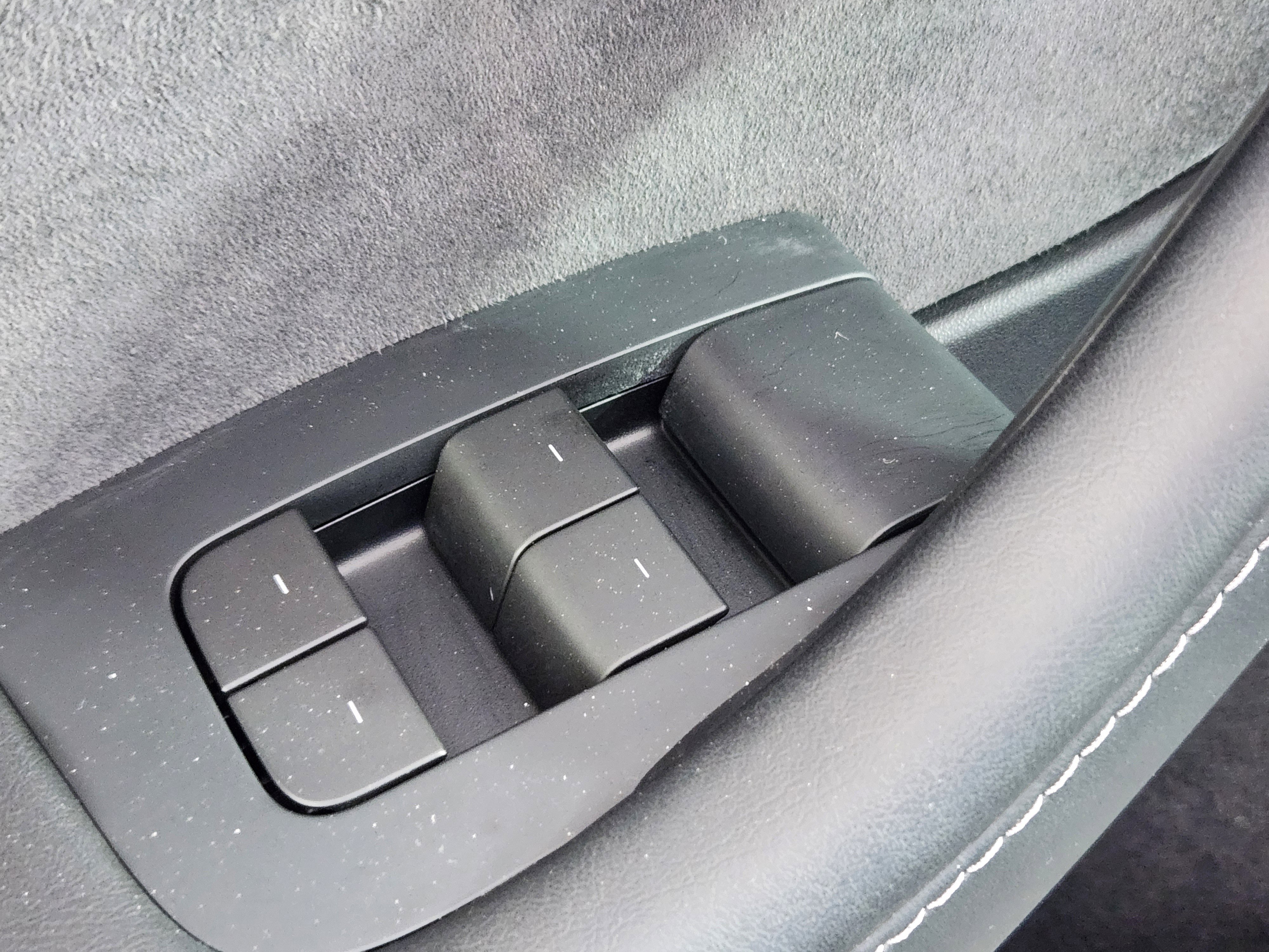 Used 2023 Tesla Model Y AWD image 17
