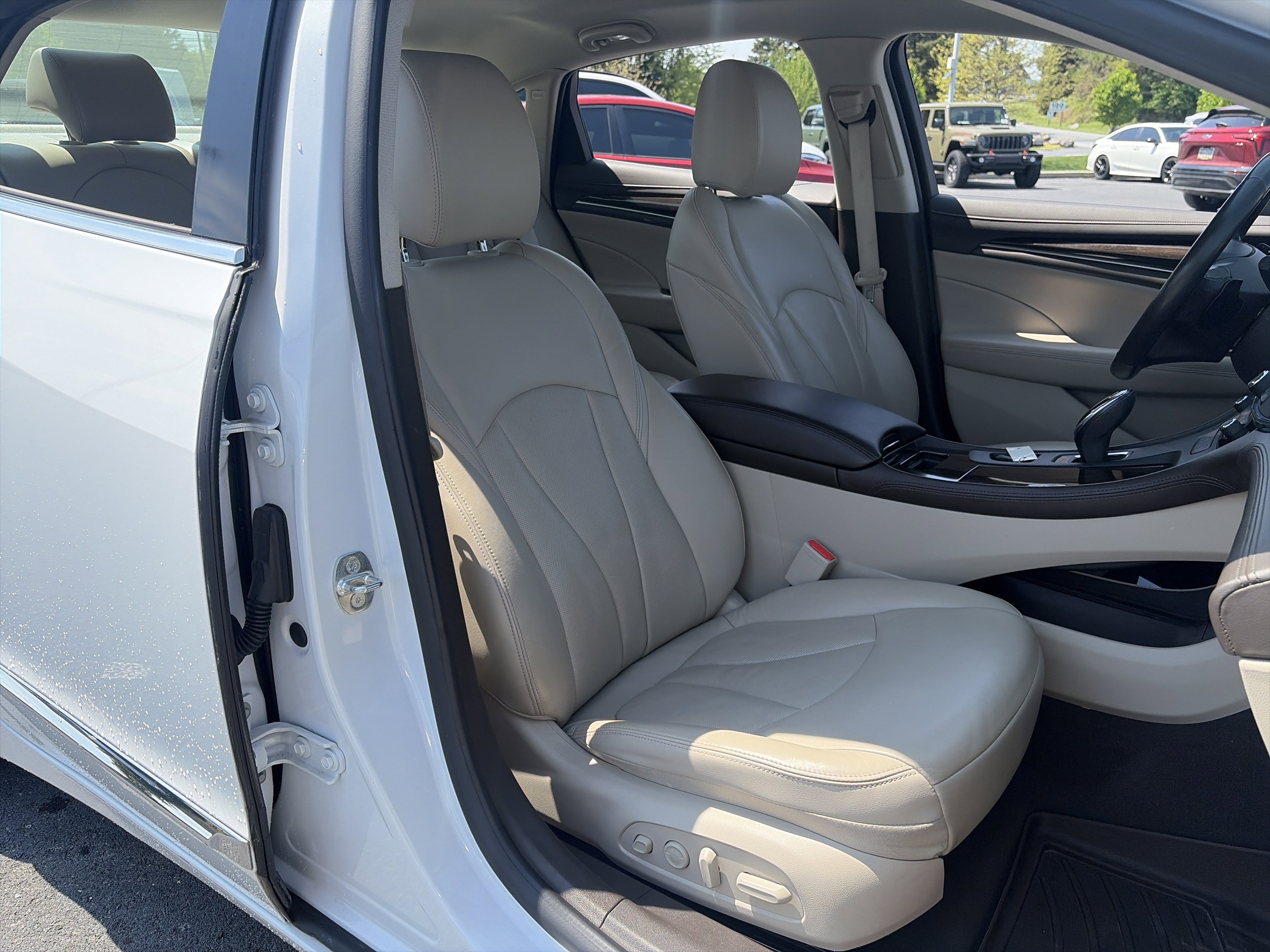 Used 2017 Buick LaCrosse Premium image 43