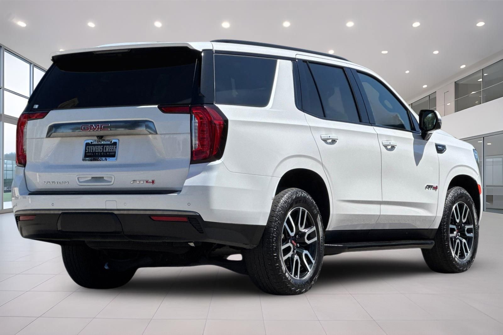 Used 2023 GMC Yukon AT4 w/ Technology Package AWD/4WD image 4