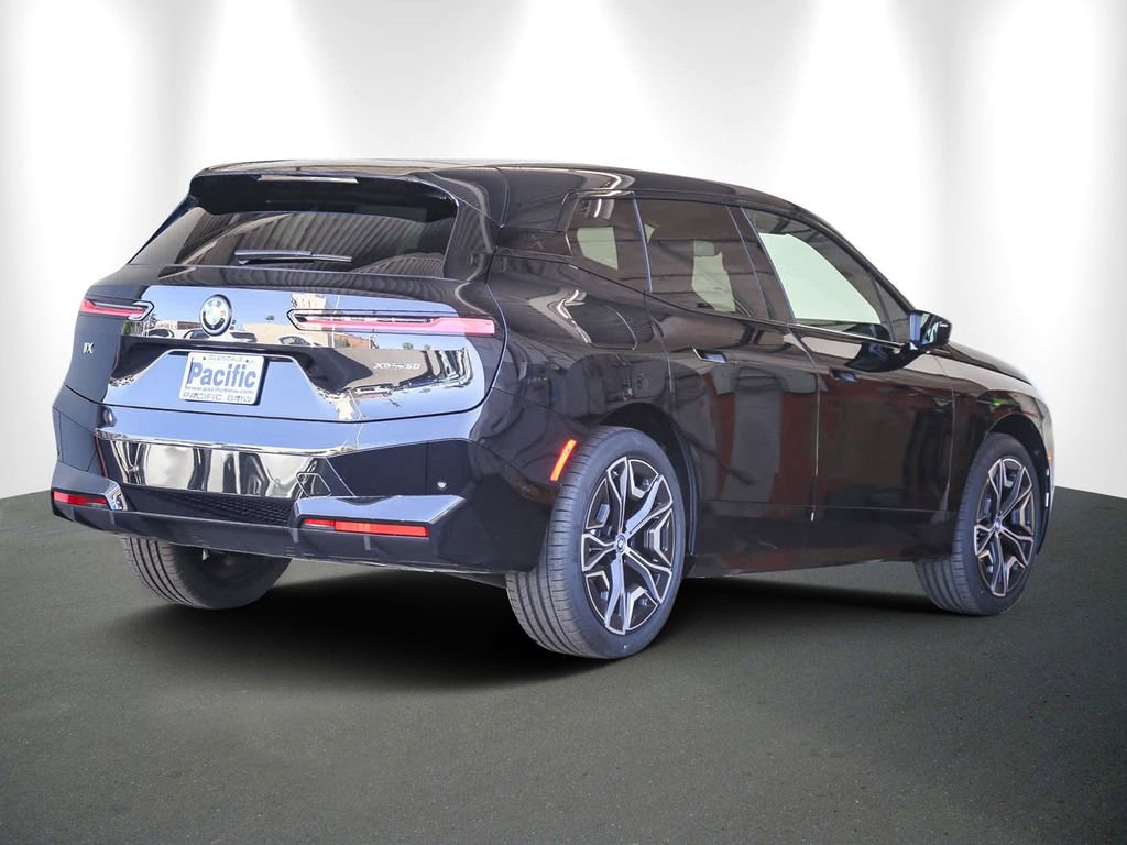 Used 2025 BMW iX xDrive50 w/ Premium Package AWD/4WD image 6
