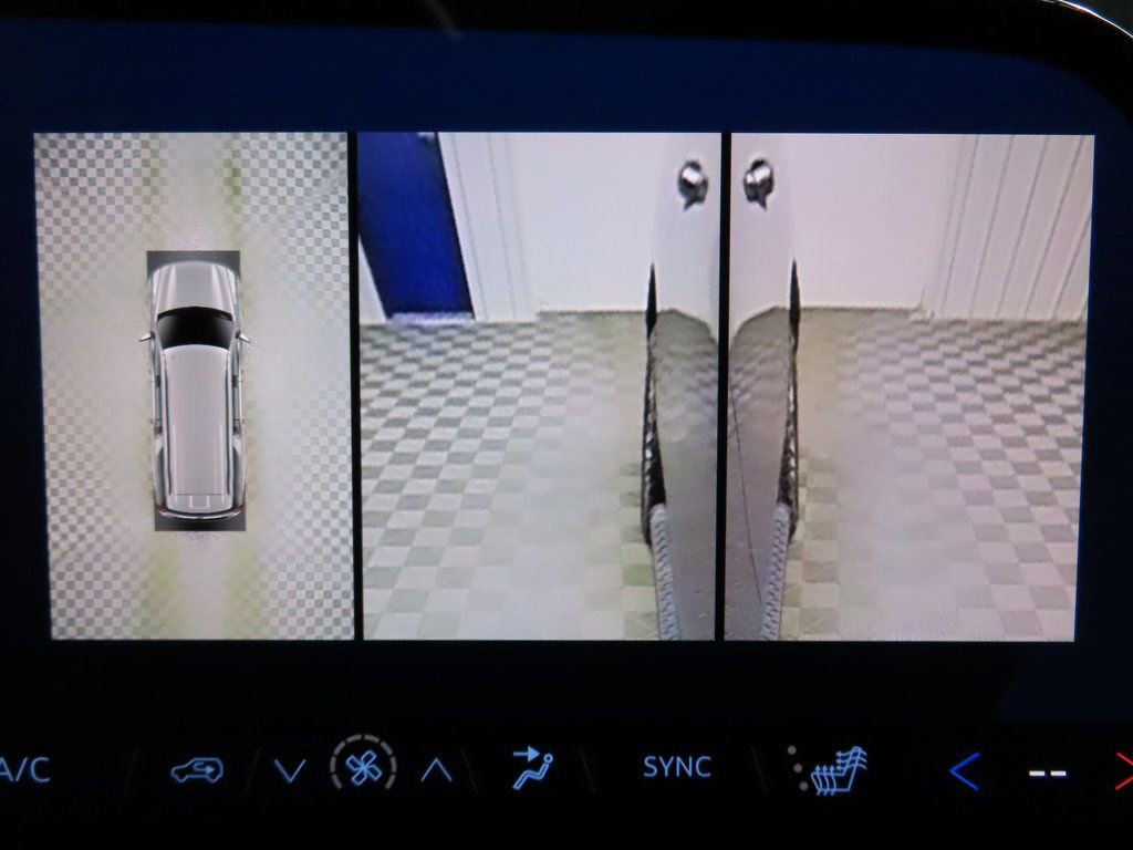 Used 2025 Chevrolet Suburban Z71 w/ Z71 Off-Road Package AWD/4WD image 18