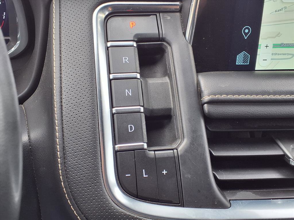 Used 2023 Chevrolet Suburban Premier image 10