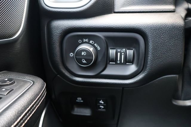 Used 2019 RAM 1500 Laramie AWD/4WD image 16