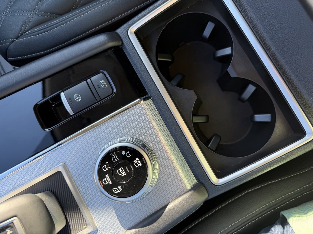 Used 2023 Mitsubishi Outlander SEL 40th Anniversary image 17