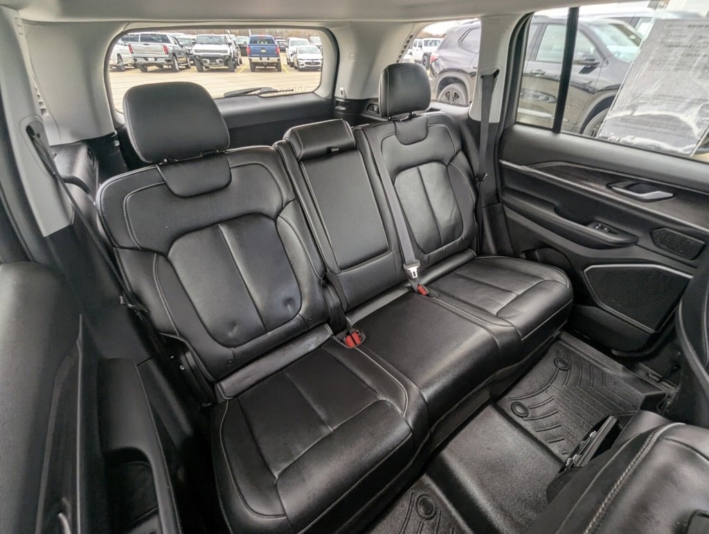 Used 2023 Jeep Grand Cherokee Limited image 26